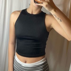 BLACK RIBBED CROP TOP